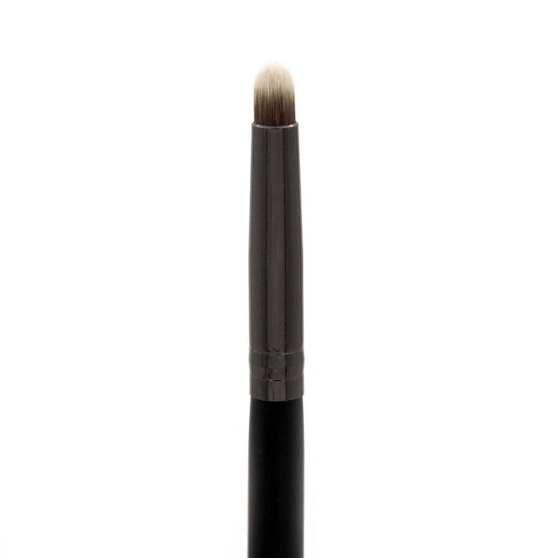 Jenn of Arch smudger brush with dense bristles for blending eyeshadow around the eyes and creating a smoky eye look.
