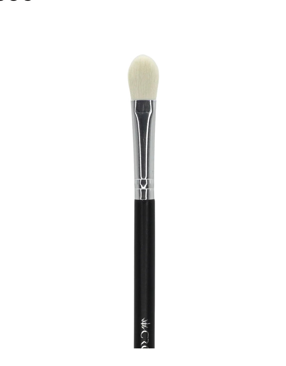 Tapered Base Eyeshadow Brush