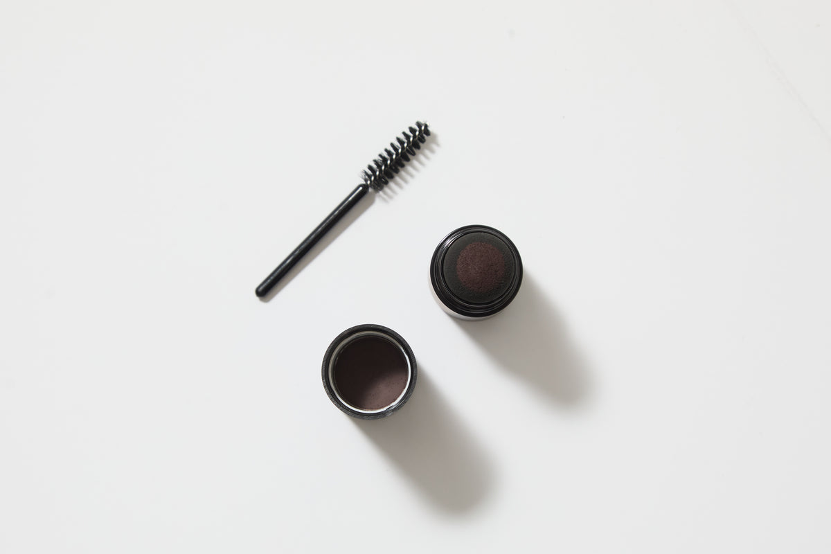 Jenn of Arch Bold Brow Duo Stencil Kit featuring two stencils for shaping and defining eyebrows.