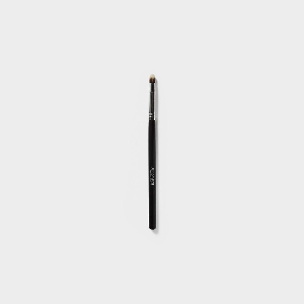 Jenn of Arch smudger brush with soft bristles for blending eyeshadow and creating smoky eye looks.